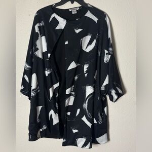 Natori reversible Black and White Brushstroke Open Kimono XS/S